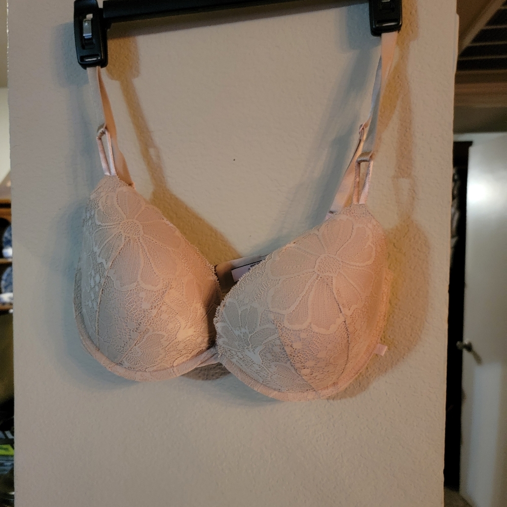 Victorias Secret 34 DD Nude Push Up Bra
